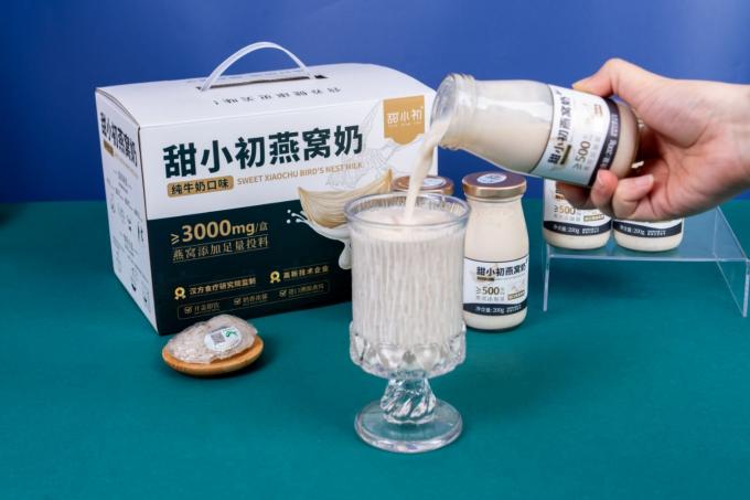 Serving milk bird’s nest as part of a light breakfast or afternoon wellness.